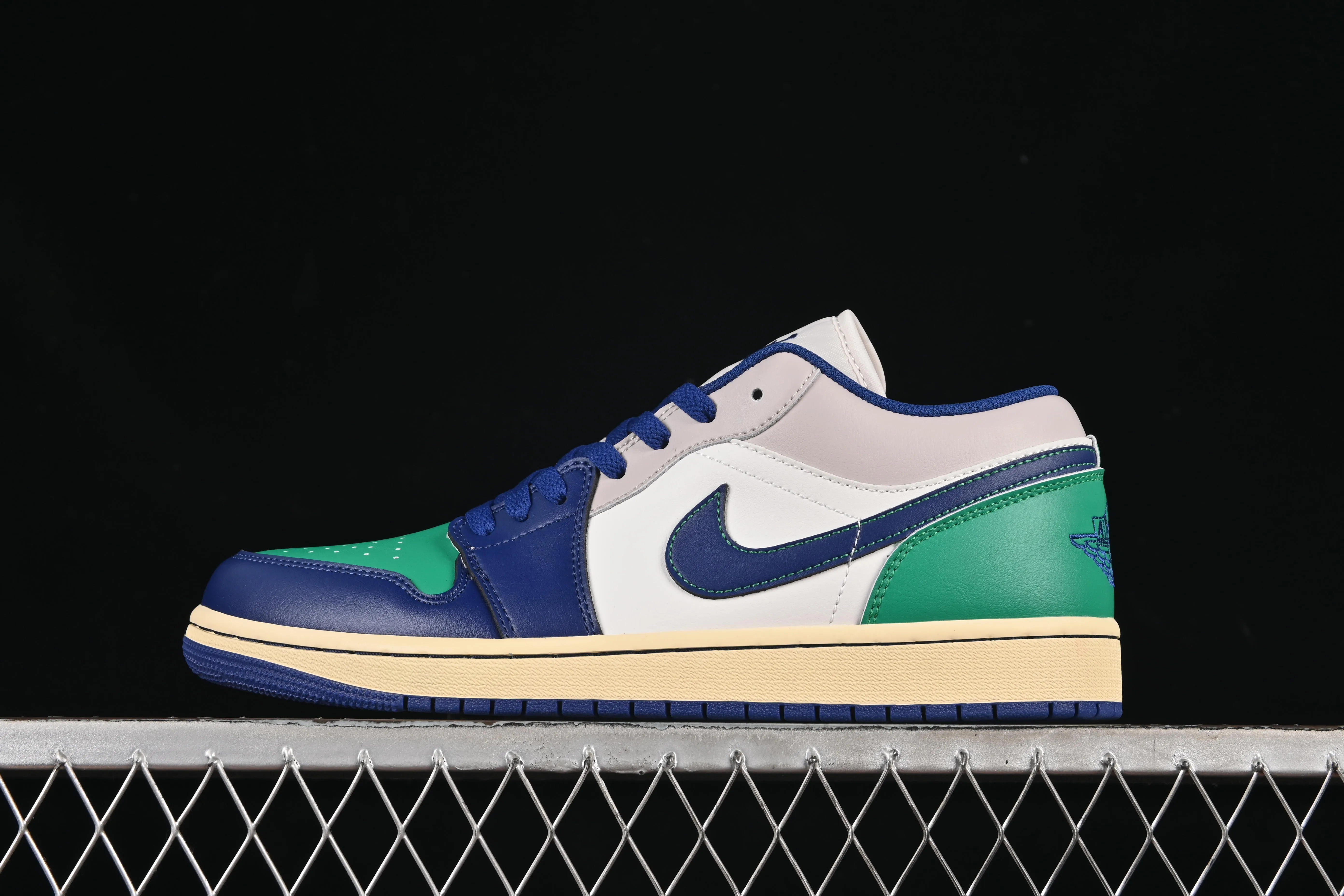 All categories Air Jordan Jordan series basketball shoes Air Jordan 1 Low Air Jordan 1 Low AJ1 Joe 1 blue and green color matching low-top cultural casual sneakers 553558-147